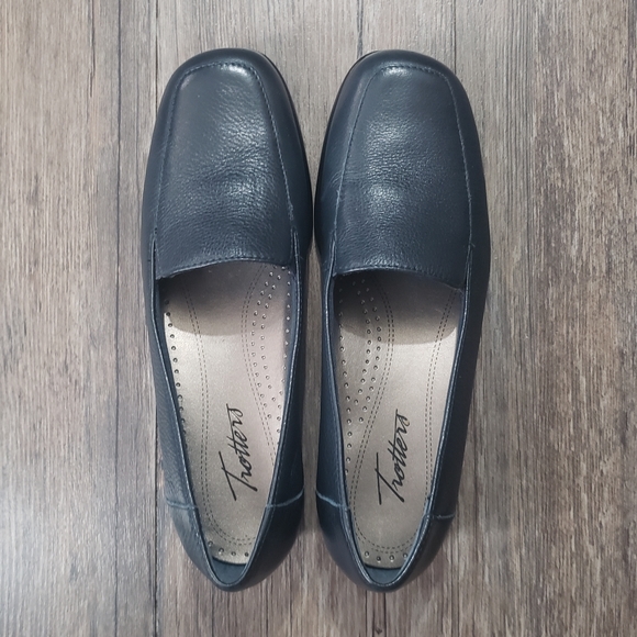 Trotters Leather Slip On Loafer Shoe Size 6.5 Women Blue Flats - Picture 2 of 7